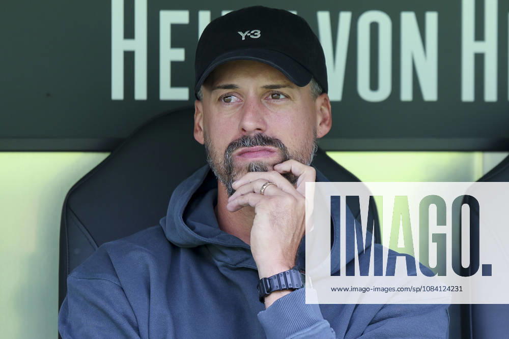 Trainer Sandro Wagner (Hannover 96) schaut waehrend des Freundschaftsspiels zwischen Hannover 96 und dem SC Verl, Heinz von Heiden Arena am 03. October 2026 in Hannover, Deutschland. (Foto von Marco Steinbrenner DeFodi Images) +++ Trainer Sandro Wagner (Hannover 96) looks on during the Friendly match between Hannover 96 and SC Verl at Heinz von Heiden Arena on October 3, 2026 in Hannover, Germany. (Photo by Marco Steinbrenner DeFodi Images) (Photo by Marco Steinbrenner DeFodi Images) -