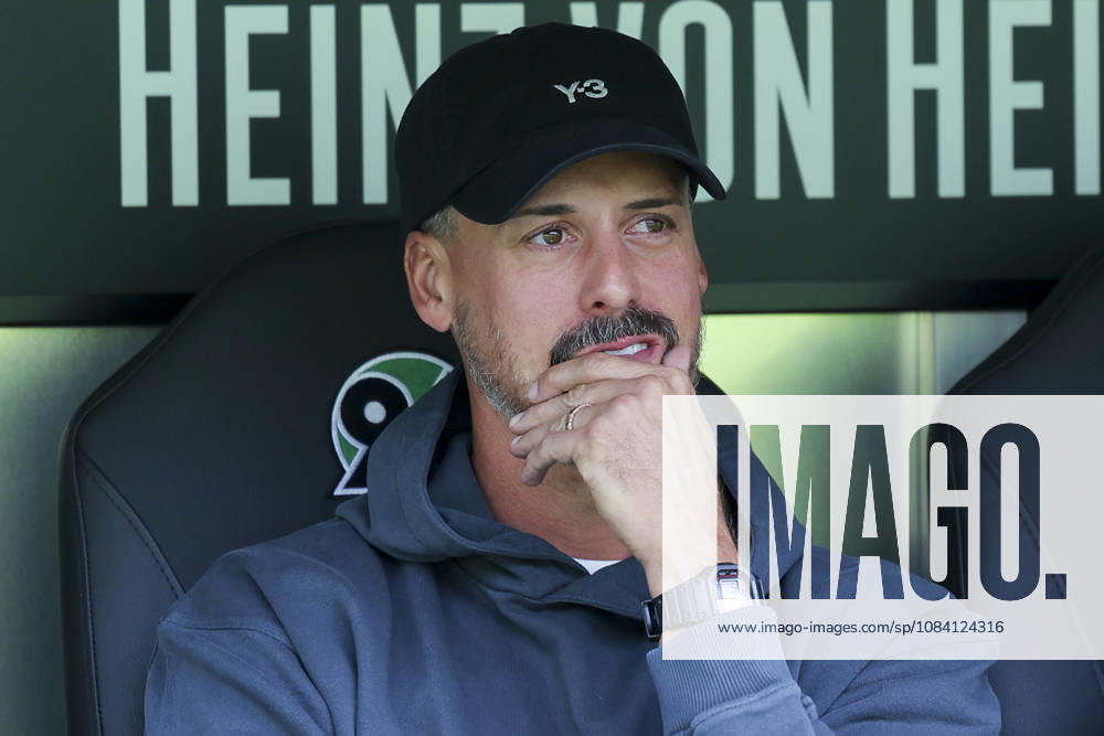 Trainer Sandro Wagner (Hannover 96) schaut waehrend des Freundschaftsspiels zwischen Hannover 96 und dem SC Verl, Heinz von Heiden Arena am 03. October 2026 in Hannover, Deutschland. (Foto von Marco Steinbrenner DeFodi Images) +++ Trainer Sandro Wagner (Hannover 96) looks on during the Friendly match between Hannover 96 and SC Verl at Heinz von Heiden Arena on October 3, 2026 in Hannover, Germany. (Photo by Marco Steinbrenner DeFodi Images) (Photo by Marco Steinbrenner DeFodi Images) -