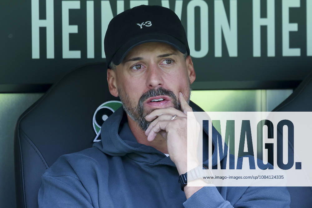 Trainer Sandro Wagner (Hannover 96) schaut waehrend des Freundschaftsspiels zwischen Hannover 96 und dem SC Verl, Heinz von Heiden Arena am 03. October 2026 in Hannover, Deutschland. (Foto von Marco Steinbrenner DeFodi Images) +++ Trainer Sandro Wagner (Hannover 96) looks on during the Friendly match between Hannover 96 and SC Verl at Heinz von Heiden Arena on October 3, 2026 in Hannover, Germany. (Photo by Marco Steinbrenner DeFodi Images) (Photo by Marco Steinbrenner DeFodi Images) -