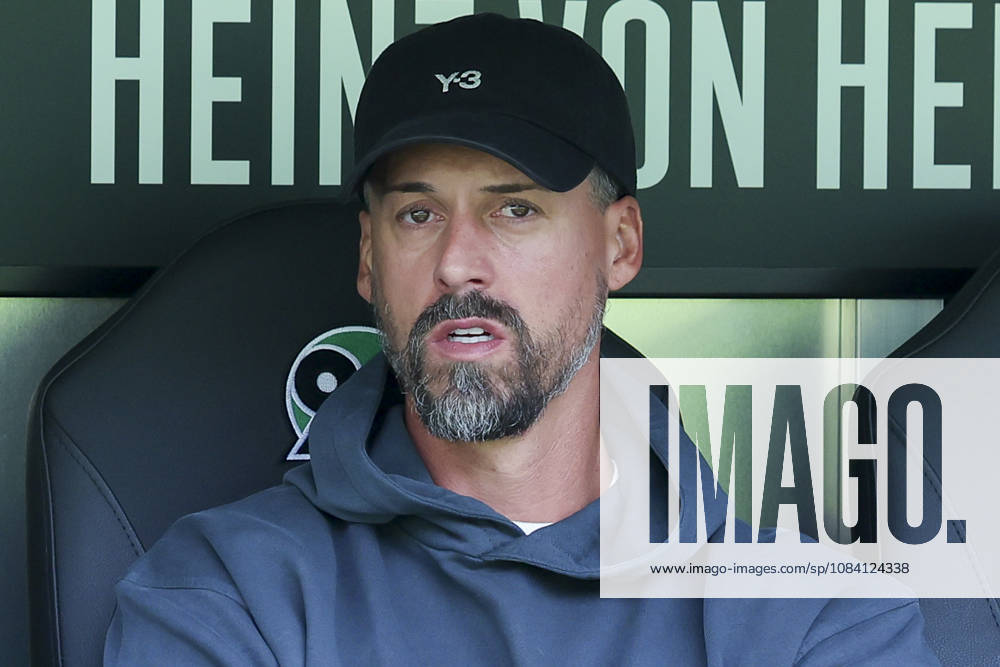 Trainer Sandro Wagner (Hannover 96) schaut waehrend des Freundschaftsspiels zwischen Hannover 96 und dem SC Verl, Heinz von Heiden Arena am 03. October 2026 in Hannover, Deutschland. (Foto von Marco Steinbrenner DeFodi Images) +++ Trainer Sandro Wagner (Hannover 96) looks on during the Friendly match between Hannover 96 and SC Verl at Heinz von Heiden Arena on October 3, 2026 in Hannover, Germany. (Photo by Marco Steinbrenner DeFodi Images) (Photo by Marco Steinbrenner DeFodi Images) -