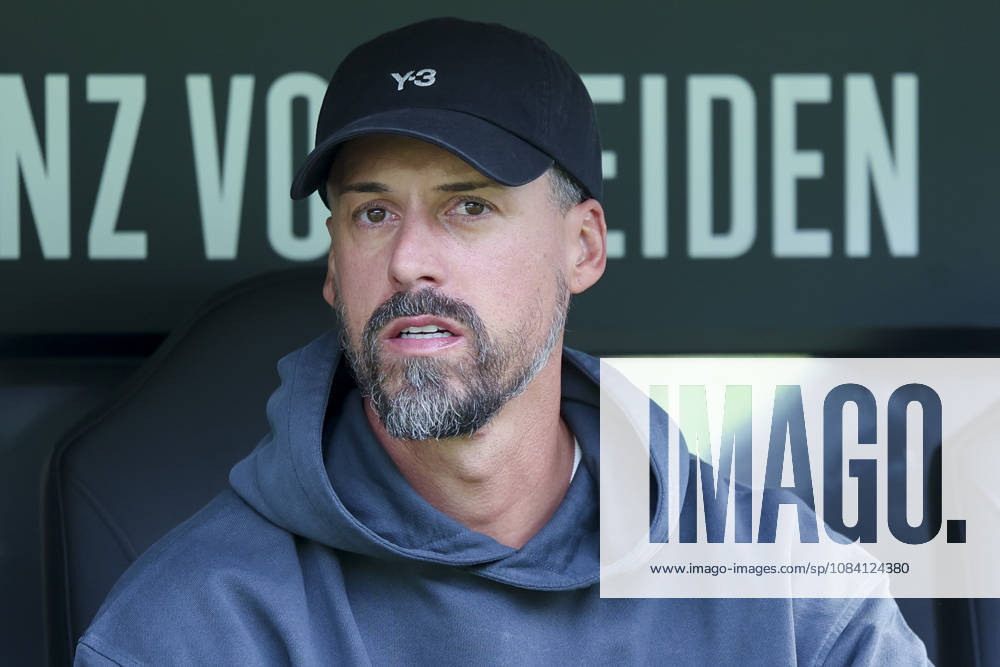 Trainer Sandro Wagner (Hannover 96) schaut waehrend des Freundschaftsspiels zwischen Hannover 96 und dem SC Verl, Heinz von Heiden Arena am 03. October 2026 in Hannover, Deutschland. (Foto von Marco Steinbrenner DeFodi Images) +++ Trainer Sandro Wagner (Hannover 96) looks on during the Friendly match between Hannover 96 and SC Verl at Heinz von Heiden Arena on October 3, 2026 in Hannover, Germany. (Photo by Marco Steinbrenner DeFodi Images) (Photo by Marco Steinbrenner DeFodi Images) -