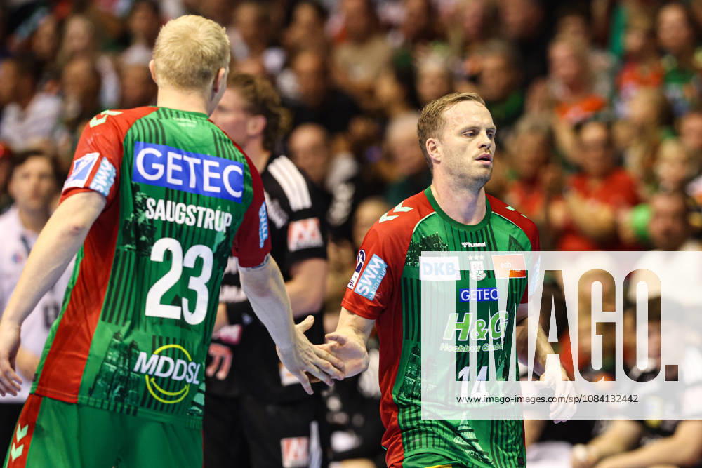 Omar Ingi Magnusson (r.,SC Magdeburg,14) und Magnus Saugstrup (SC Magdeburg,23) - Handball Bundesliga Saison 2026-2027 SC Magdeburg vs. HC Erlangen in der GETEC Arena in Magdeburg - Aktion,Handball,Deutschland