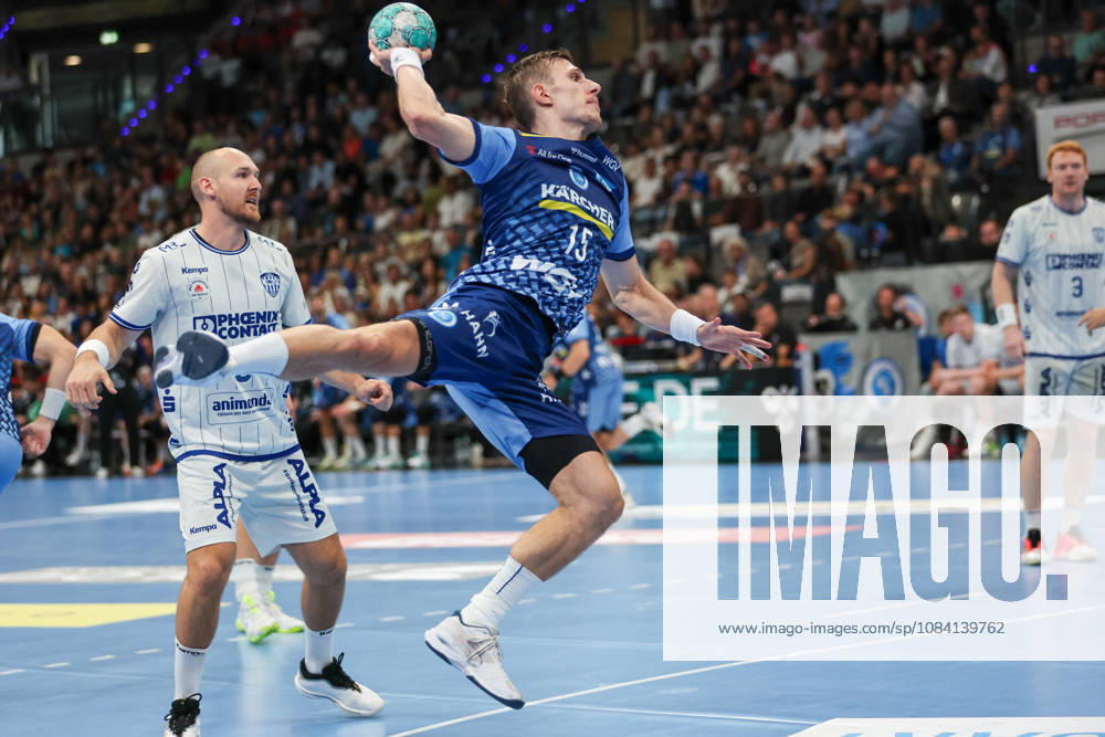 Simone Mengon (TVB Stuttgart, 15) mit einem Wurf GER, TVB Stuttgart vs. TBV Lemgo Lippe, Handball, Opel Handball-Bundesliga, 6. Spieltag, Spielzeit 2026 2027, 04.10.2026 GER, TVB Stuttgart vs. TBV Lemgo Lippe, Handball, Opel Handball-Bundesliga, 6. Spieltag, Spielzeit 2026 2027, 04.10.2026 Stuttgart