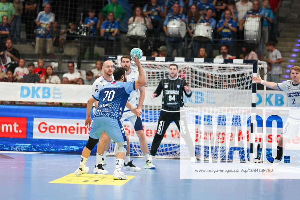 Mohamed Darmoul (TVB Stuttgart, 70) spielt einen Pass GER, TVB Stuttgart vs. TBV Lemgo Lippe, Handball, Opel Handball-Bundesliga, 6. Spieltag, Spielzeit 2026 2027, 04.10.2026 GER, TVB Stuttgart vs. TBV Lemgo Lippe, Handball, Opel Handball-Bundesliga, 6. Spieltag, Spielzeit 2026 2027, 04.10.2026 Stuttgart