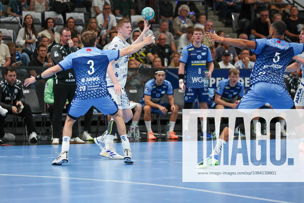 Niels Versteijnen (TBV Lemgo Lippe, 25) spielt einen Pass GER, TVB Stuttgart vs. TBV Lemgo Lippe, Handball, Opel Handball-Bundesliga, 6. Spieltag, Spielzeit 2026 2027, 04.10.2026 GER, TVB Stuttgart vs. TBV Lemgo Lippe, Handball, Opel Handball-Bundesliga, 6. Spieltag, Spielzeit 2026 2027, 04.10.2026 Stuttgart