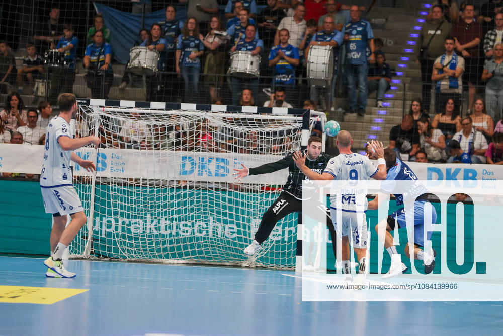 Simone Mengon (TVB Stuttgart, 15) mit einem Wurf GER, TVB Stuttgart vs. TBV Lemgo Lippe, Handball, Opel Handball-Bundesliga, 6. Spieltag, Spielzeit 2026 2027, 04.10.2026 GER, TVB Stuttgart vs. TBV Lemgo Lippe, Handball, Opel Handball-Bundesliga, 6. Spieltag, Spielzeit 2026 2027, 04.10.2026 Stuttgart