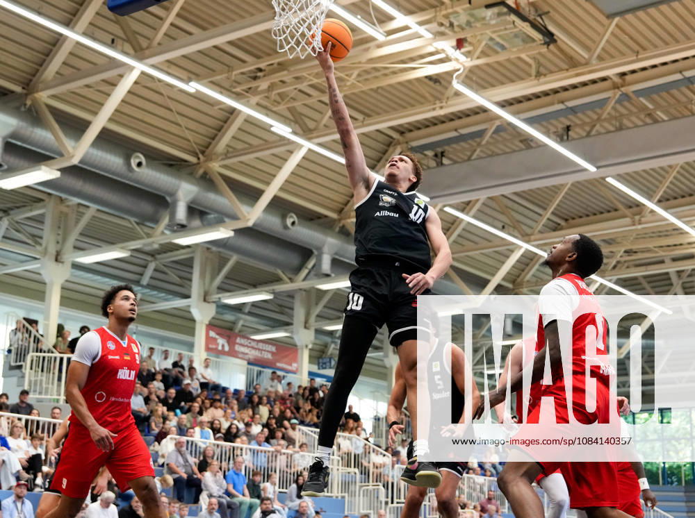 Isaiah Sanders (ETB Miners Essen, 10) zieht zum Korb und schliesst ab. GER, ETB Miners Essen vs RheinStars Koeln, Barmer 2. Basketball Bundesliga, ProA, 3. Spieltag, Saison 2026-27, Sporthalle am Hallo, Essen, 04.10.2026 ETB Miners Essen vs RheinStars Koeln, ProA, 3. Spieltag, Saison 2026-27, 04.10.2026 Essen