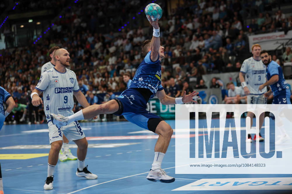 Simone Mengon (TVB Stuttgart, 15) mit einem Wurf GER, TVB Stuttgart vs. TBV Lemgo Lippe, Handball, Opel Handball-Bundesliga, 6. Spieltag, Spielzeit 2026 2027, 04.10.2026 GER, TVB Stuttgart vs. TBV Lemgo Lippe, Handball, Opel Handball-Bundesliga, 6. Spieltag, Spielzeit 2026 2027, 04.10.2026 Stuttgart