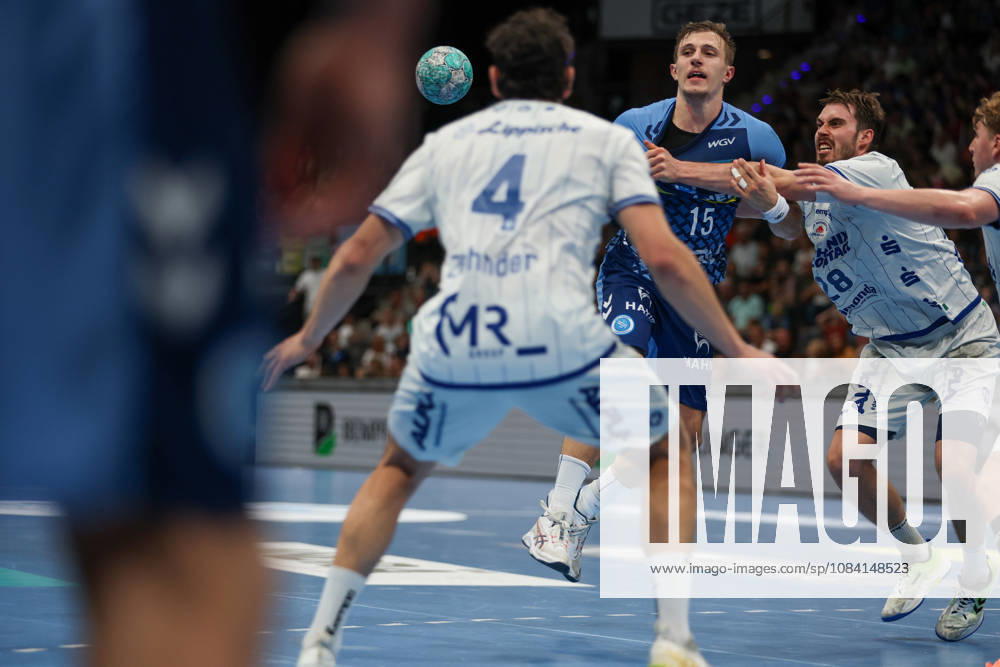 Simone Mengon (TVB Stuttgart, 15) GER, TVB Stuttgart vs. TBV Lemgo Lippe, Handball, Opel Handball-Bundesliga, 6. Spieltag, Spielzeit 2026 2027, 04.10.2026 GER, TVB Stuttgart vs. TBV Lemgo Lippe, Handball, Opel Handball-Bundesliga, 6. Spieltag, Spielzeit 2026 2027, 04.10.2026 Stuttgart