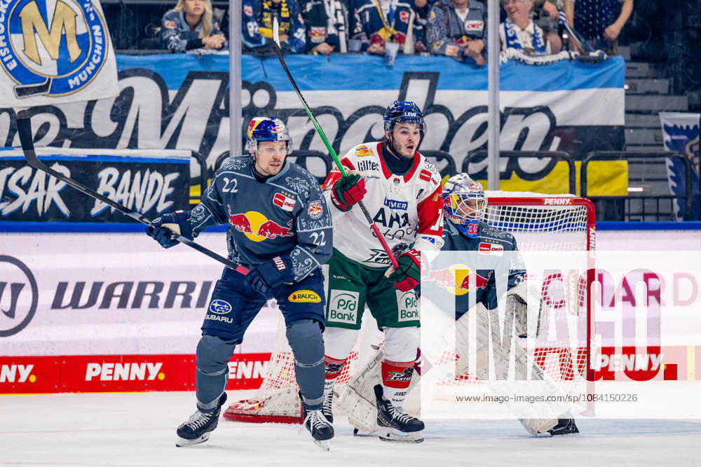 Ville Pokka (EHC Red Bull Muenchen, 22) verteidigt gegen Donald D.J. Busdeker (Augsburger Panther, 14) vor dem Tor von Mathias Niederberger (Torwart, EHC Red Bull Muenchen, 35) GER, EHC Red Bull Muenchen vs. Augsburger Panther, DEL, Saison 2026 2027, 6. Spieltag, 04.10.2026. Foto: HMB Media Heike Feiner