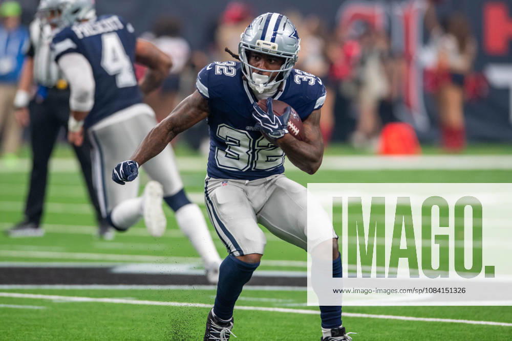 Dallas Cowboys running back Tyler Goodson (32) carries the ball during a game between the Dallas Cowboys and the Houston Texans in Houston, TX. .. CSM - ZUMAc04_ 20261004_zma_c04_040