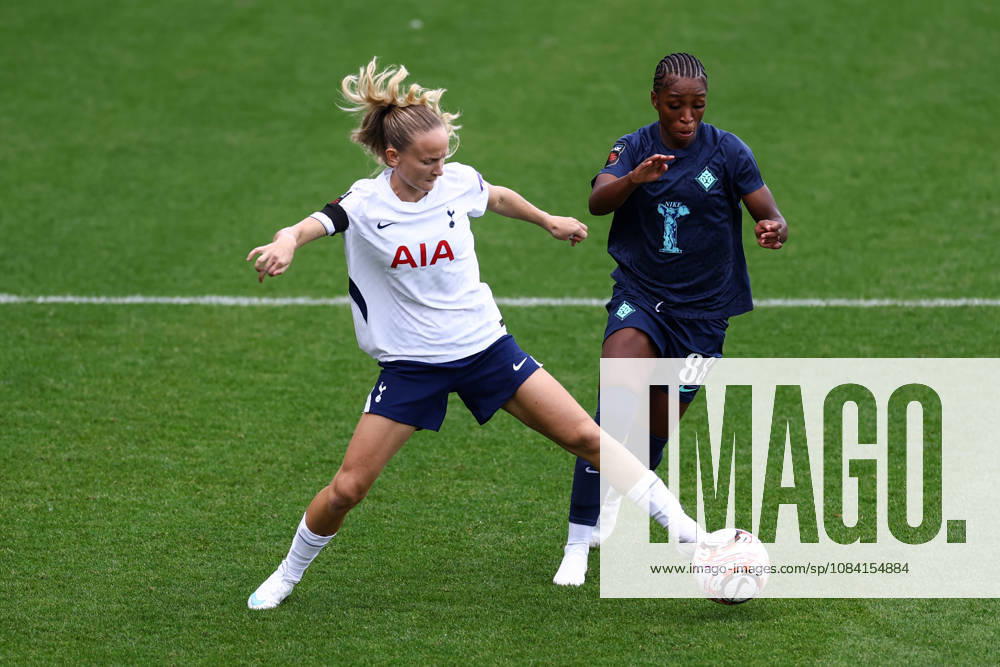 Tottenham Hotspur v London City Lionesses 04 October 2026, London - Women s Super League - Tottenham Hotspur v London City Lionesses - Matilda Vinberg of Tottenham Hotspur and Grace Geyoro of London City Lionesses - Photo: Jacques Feeney Offside. London UK