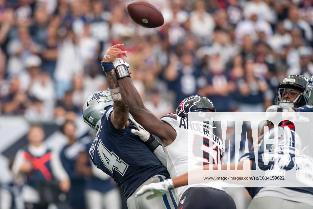 NFL, American Football Herren, USA 2026: Cowboys Vs Texans OCT 04 October 4, 2026: Houston Texans defensive end Will Anderson Jr. (51) deflects a pass by Dallas Cowboys quarterback Dak Prescott (4) during a game between the Dallas Cowboys and the Houston Texans in Houston, TX. ..Trask Smith CSM (Credit Image: Â Trask Smith Cal Media)