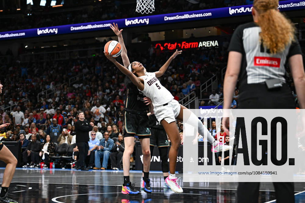 ATLANTA, GA - OCTOBER 04: Atlanta forward Angel Reese (5) drives to the basket during the WNBA, Basketball Damen, USA second round playoff game between the New York Liberty and the Atlanta Dream on October 4th, 2026 at State Farm Arena in Atlanta, GA. (Photo by Rich von Biberstein Icon Sportswire) WNBA: OCT 04 New York Liberty at Atlanta Dream Icon261004039