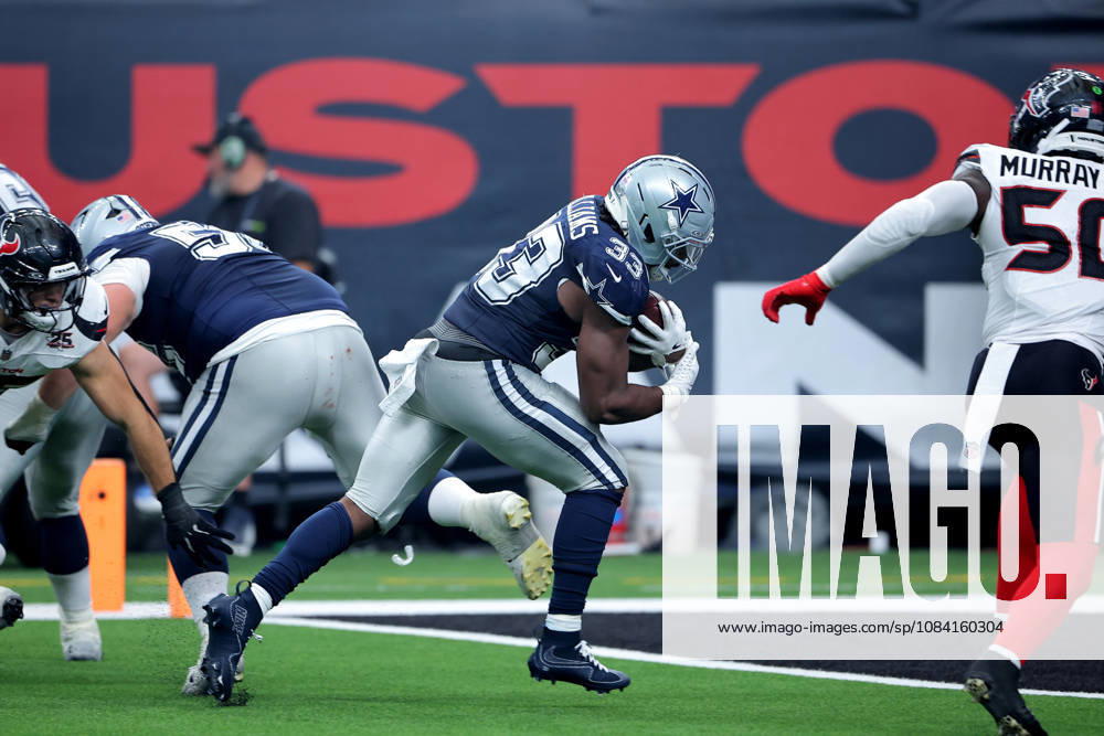 Houston, Texas, U.S: Dallas Cowboys running back Javonte Williams (33) carries the ball across the goal line for a touchdown during the third quarter of the NFL, American Football Herren, USA regular season game between the Houston Texans and the Dallas Cowboys at Reliant Stadium in Houston, TX on October 4, 2026. Houston U.S - ZUMAw137 20261004_aap_w137_084