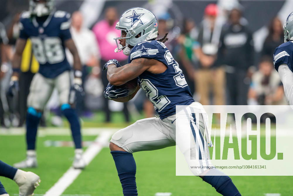 Dallas Cowboys running back Tyler Goodson (32) carries the ball during a game between the Dallas Cowboys and the Houston Texans in Houston, TX. .. CSM - ZUMAc04_ 20261004_zma_c04_159