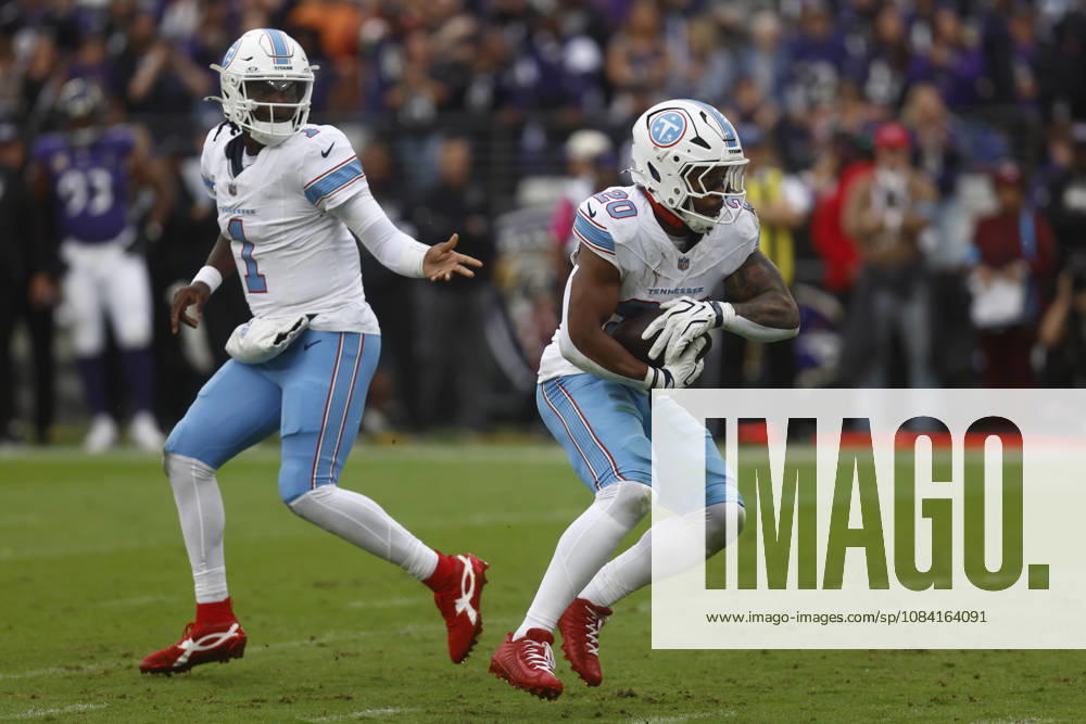 Tennessee Titans running back Tony Pollard (20) takes the hand off from quarterback Cam Ward (1) during an NFL, American Football Herren, USA game against the Baltimore Ravens on Oct 4, 2026; Baltimore, MD, USA; at M&T Bank Stadium. Baltimore won 24-18. Mandatory Credit: -Cal Media NFL 2026: Titans Vs Ravens OCT 04 - ZUMAc04_ 20261004_zma_c04_228