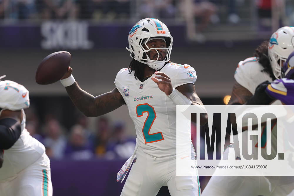MINNEAPOLIS, MN - OCTOBER 04: Miami Dolphins quarterback Malik Willis (2) delivers a pass during the first half of the NFL, American Football Herren, USA game between the Miami Dolphins and the Minnesota Vikings on October 4th, 2026, at U.S. Bank Stadium in Minneapolis, MN. (Photo by Bailey Hillesheim Icon Sportswire) NFL: OCT 04 Dolphins at Vikings Icon20261004009
