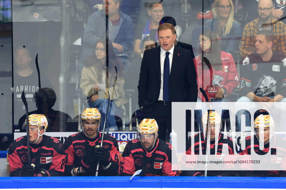 GER ,DEU, Deutschland, Eishockey Trainer MITCH OÕKEEFE ( Ice Tigers ), Nuernberger-Spielerbank nordphoto GmbH Engler Berlin Uber-Arena Berlin Deutschland
