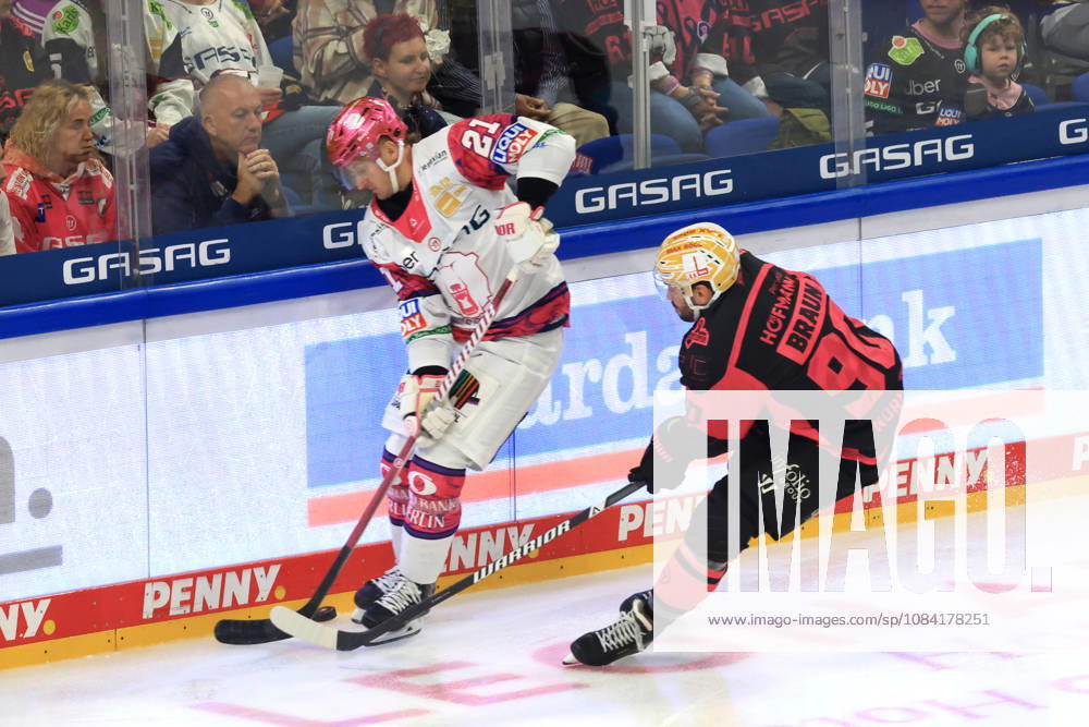 GER ,DEU, Deutschland, Eishockey Manuel Wiederer ( Eisbaeren Berlin 21 ), CONSTANTIN BRAUN ( Ice Tigers 90 ) nordphoto GmbH Engler Berlin Uber-Arena Berlin Deutschland
