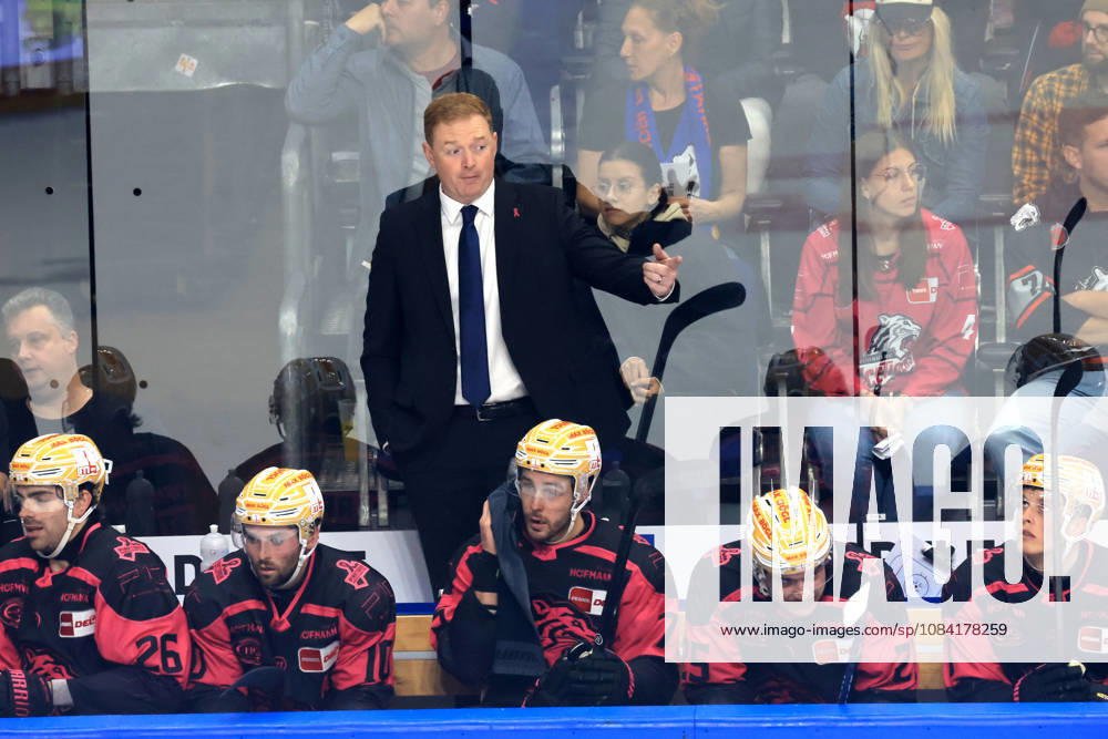 GER ,DEU, Deutschland, Eishockey Trainer MITCH OÕKEEFE ( Ice Tigers ), Nuernberger-Spielerbank nordphoto GmbH Engler Berlin Uber-Arena Berlin Deutschland