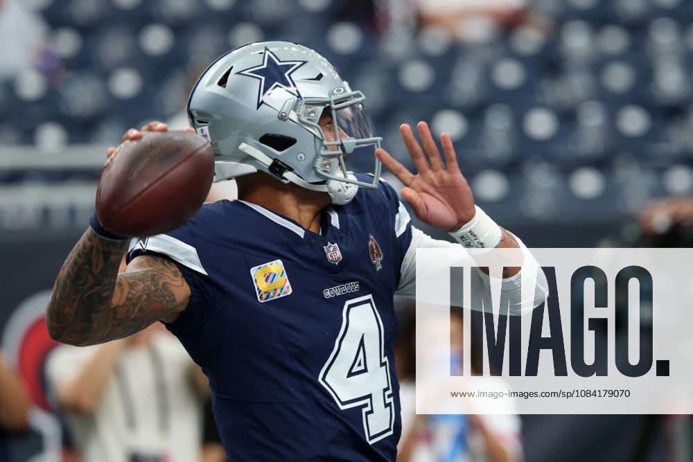 HOUSTON, TX - OCTOBER 04: Quarterback Dak Prescott 4 of the Dallas Cowboys throws a warm up pass ahead of the NFL, American Football Herren, USA football game between the Houston Texans and Dallas Cowboys on October 4, 2026, at Reliant Stadium in Houston, TX. (Photo by David Buono Icon Sportswire) NFL: OCT 04 Cowboys at Texans Icon241004075