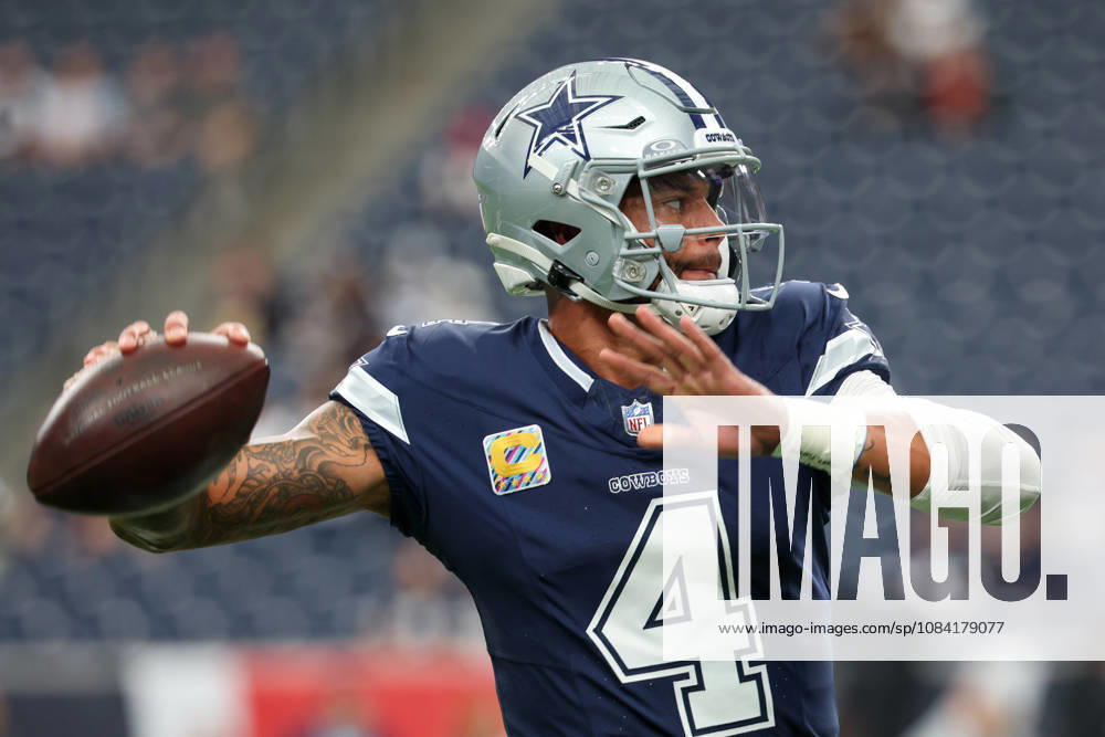 HOUSTON, TX - OCTOBER 04: Quarterback Dak Prescott 4 of the Dallas Cowboys warms up ahead of the NFL, American Football Herren, USA football game between the Houston Texans and Dallas Cowboys on October 4, 2026, at Reliant Stadium in Houston, TX. (Photo by David Buono Icon Sportswire) NFL: OCT 04 Cowboys at Texans Icon241004079