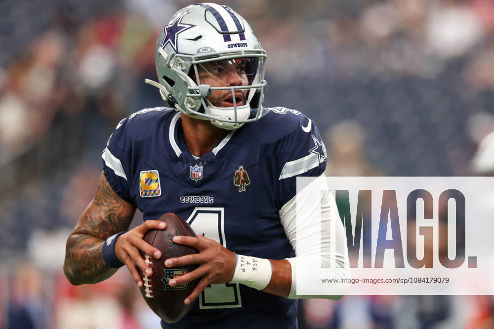 HOUSTON, TX - OCTOBER 04: Quarterback Dak Prescott 4 of the Dallas Cowboys warms up ahead of the NFL, American Football Herren, USA football game between the Houston Texans and Dallas Cowboys on October 4, 2026, at Reliant Stadium in Houston, TX. (Photo by David Buono Icon Sportswire) NFL: OCT 04 Cowboys at Texans Icon241004080