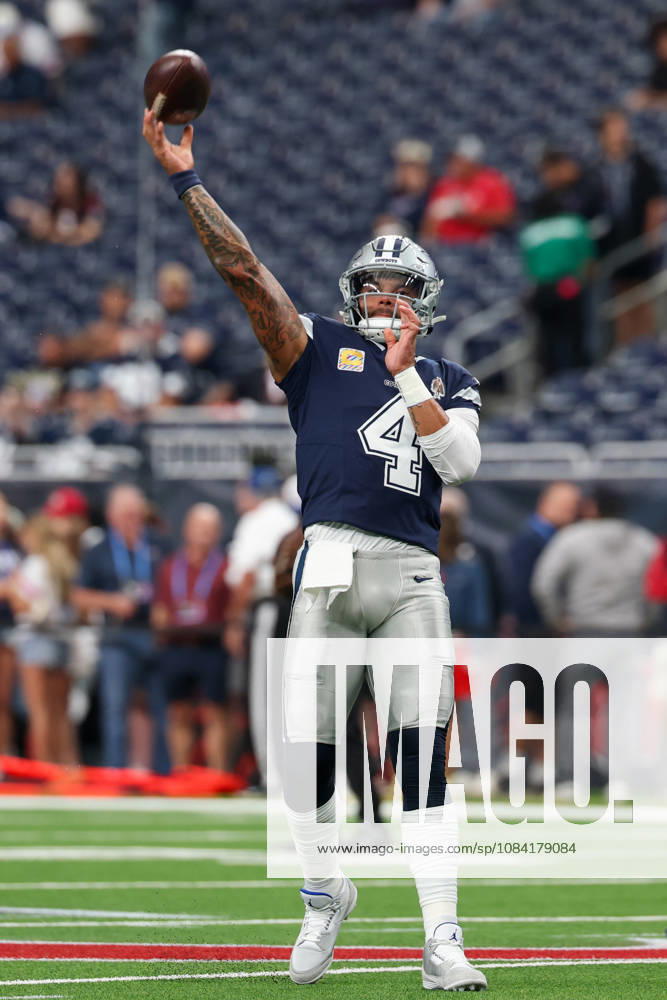 HOUSTON, TX - OCTOBER 04: Quarterback Dak Prescott 4 of the Dallas Cowboys warms up ahead of the NFL, American Football Herren, USA football game between the Houston Texans and Dallas Cowboys on October 4, 2026, at Reliant Stadium in Houston, TX. (Photo by David Buono Icon Sportswire) NFL: OCT 04 Cowboys at Texans Icon241004083