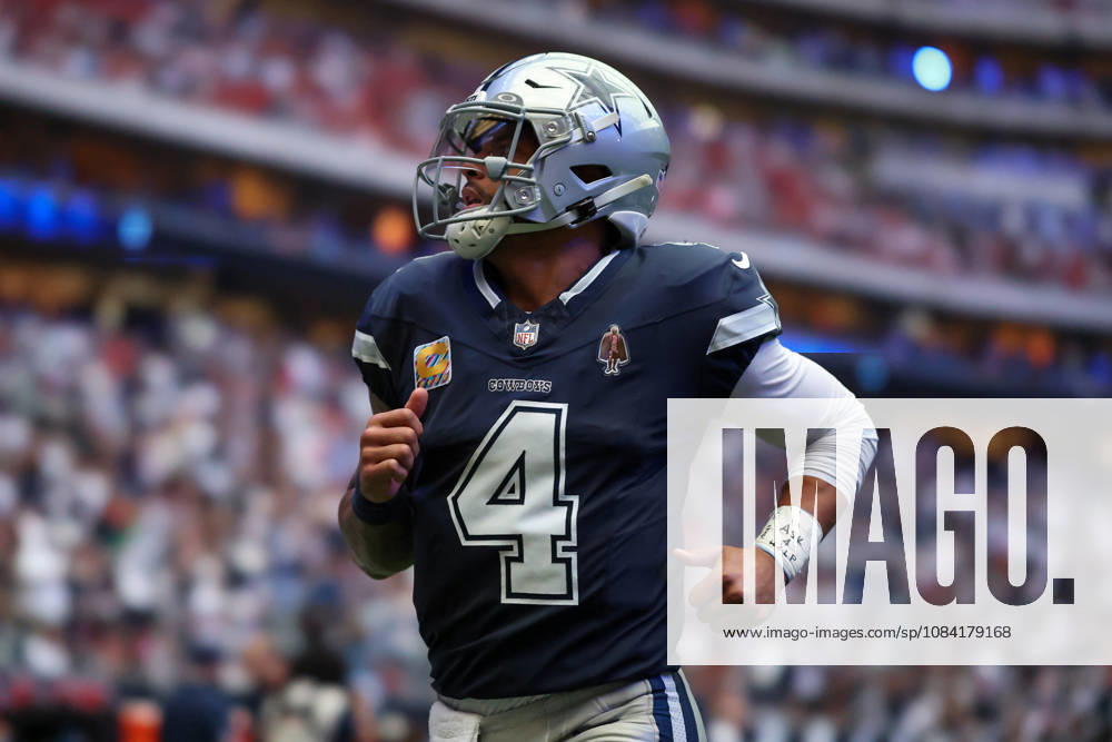 HOUSTON, TX - OCTOBER 04: Quarterback Dak Prescott 4 of the Dallas Cowboys runs onto the field before the start of the NFL, American Football Herren, USA football game between the Houston Texans and Dallas Cowboys on October 4, 2026, at Reliant Stadium in Houston, TX. (Photo by David Buono Icon Sportswire) NFL: OCT 04 Cowboys at Texans Icon241004104