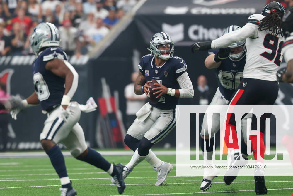 HOUSTON, TX - OCTOBER 04: Quarterback Dak Prescott 4 of the Dallas Cowboys drops back into the pocket during the NFL, American Football Herren, USA football game between the Houston Texans and Dallas Cowboys on October 4, 2026, at Reliant Stadium in Houston, TX. (Photo by David Buono Icon Sportswire) NFL: OCT 04 Cowboys at Texans Icon241004151