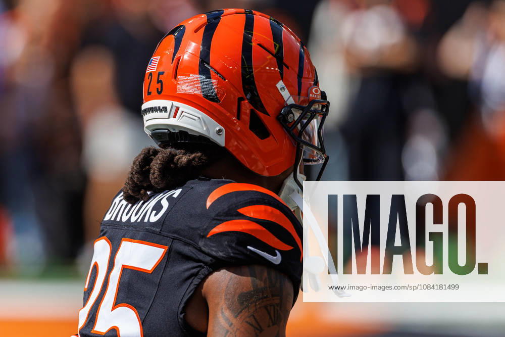 Oct 4, 2026; Cincinnati, OH, USA; Cincinnati Bengals running back Tahj Brooks (25) during NFL, American Football Herren, USA game action against the Jacksonville Jaguars at Paycor Stadium. Mandatory Credit: -Cal Media NFL 2026: Jaguars Vs Bengals OCT 04 - ZUMAc04_ 20261004_zma_c04_469