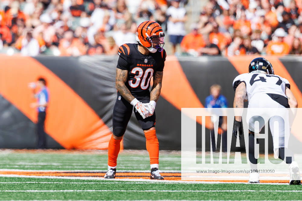 Oct 4, 2026; Cincinnati, OH, USA; Cincinnati Bengals running back Chase Brown (30) during NFL, American Football Herren, USA game action against the Jacksonville Jaguars at Paycor Stadium. Mandatory Credit: -Cal Media - ZUMAc04_ 20261004_zma_c04_613