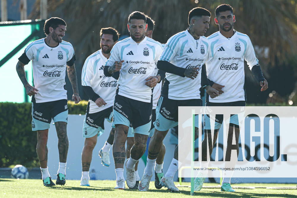 Argentinas forward Lionel Messi and teammates take part in a training session at AFA (Argentine Football Association) training center in Ezeiza, Buenos Aires Province, on October 5, 2026, ahead of the next friendlys football matchs against Benin national team, Nationalteam Lionel Messi took part in the final training session of his professional career with the Argentine national team before his farewell match. (Photo by Alejandro Pagni PHOTOxPHOTO)