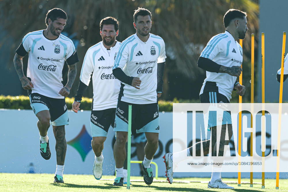 Argentinas forward Lionel Messi and teammates take part in a training session at AFA (Argentine Football Association) training center in Ezeiza, Buenos Aires Province, on October 5, 2026, ahead of the next friendlys football matchs against Benin national team, Nationalteam Lionel Messi took part in the final training session of his professional career with the Argentine national team before his farewell match. (Photo by Alejandro Pagni PHOTOxPHOTO)