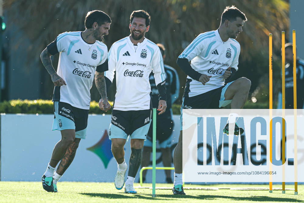 Argentinas forward Lionel Messi and teammates take part in a training session at AFA (Argentine Football Association) training center in Ezeiza, Buenos Aires Province, on October 5, 2026, ahead of the next friendlys football matchs against Benin national team, Nationalteam Lionel Messi took part in the final training session of his professional career with the Argentine national team before his farewell match. (Photo by Alejandro Pagni PHOTOxPHOTO)
