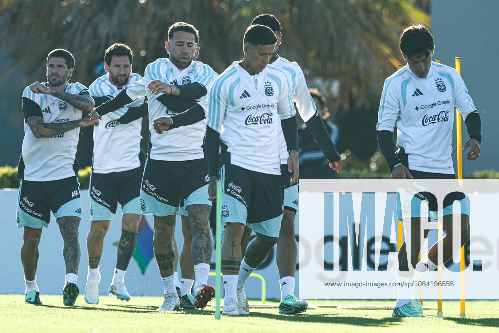 Argentinas forward Lionel Messi and teammates take part in a training session at AFA (Argentine Football Association) training center in Ezeiza, Buenos Aires Province, on October 5, 2026, ahead of the next friendlys football matchs against Benin national team, Nationalteam Lionel Messi took part in the final training session of his professional career with the Argentine national team before his farewell match. (Photo by Alejandro Pagni PHOTOxPHOTO)