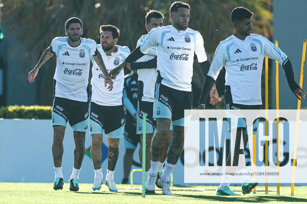 Argentinas forward Lionel Messi and teammates take part in a training session at AFA (Argentine Football Association) training center in Ezeiza, Buenos Aires Province, on October 5, 2026, ahead of the next friendlys football matchs against Benin national team, Nationalteam Lionel Messi took part in the final training session of his professional career with the Argentine national team before his farewell match. (Photo by Alejandro Pagni PHOTOxPHOTO)