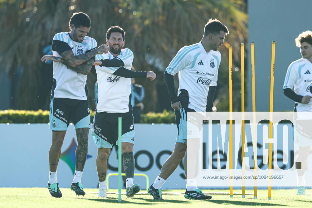 Argentinas forward Lionel Messi and teammates take part in a training session at AFA (Argentine Football Association) training center in Ezeiza, Buenos Aires Province, on October 5, 2026, ahead of the next friendlys football matchs against Benin national team, Nationalteam Lionel Messi took part in the final training session of his professional career with the Argentine national team before his farewell match. (Photo by Alejandro Pagni PHOTOxPHOTO)