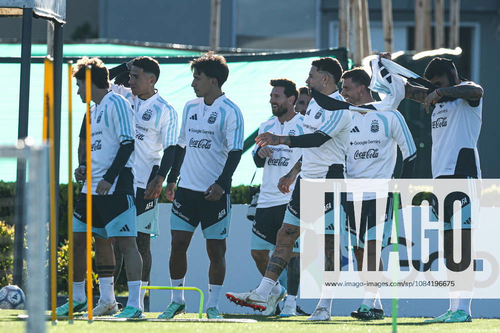 Argentinas forward Lionel Messi and teammates take part in a training session at AFA (Argentine Football Association) training center in Ezeiza, Buenos Aires Province, on October 5, 2026, ahead of the next friendlys football matchs against Benin national team, Nationalteam Lionel Messi took part in the final training session of his professional career with the Argentine national team before his farewell match. (Photo by Alejandro Pagni PHOTOxPHOTO)