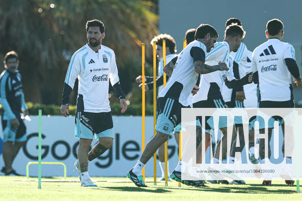 Argentinas forward Lionel Messi and teammates take part in a training session at AFA (Argentine Football Association) training center in Ezeiza, Buenos Aires Province, on October 5, 2026, ahead of the next friendlys football matchs against Benin national team, Nationalteam Lionel Messi took part in the final training session of his professional career with the Argentine national team before his farewell match. (Photo by Alejandro Pagni PHOTOxPHOTO)