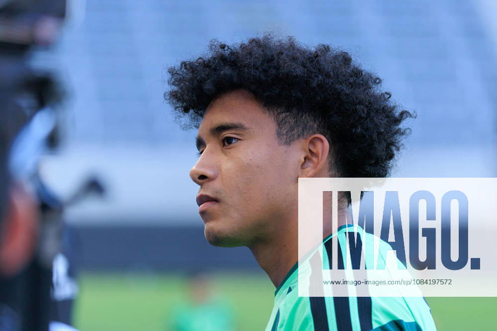 Isaias Violante 26 of Mexico during a practice on Monday, October 5, 2026 at BMO Stadium, in Los Angeles, California in preparation for an International Friendly, Länderspiel, Nationalmannschaft match against Chile on Tuesday October 6, 2026 at the Los Angeles Memorial Coliseum. JAVIER ROJAS PI Mexico press conference, PK, Pressekonferenz - ZUMAp124 20261005_zaa_p124_037