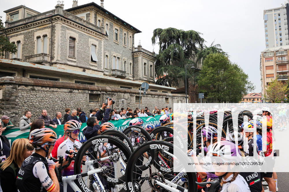 IPA89357196 - Tre Valli Varesine Women s Race at the starting line in Busto Arsizio during the Tre Valli Varesine Road cycling, Rad, Radsport, Strasse race in Varese, Italy