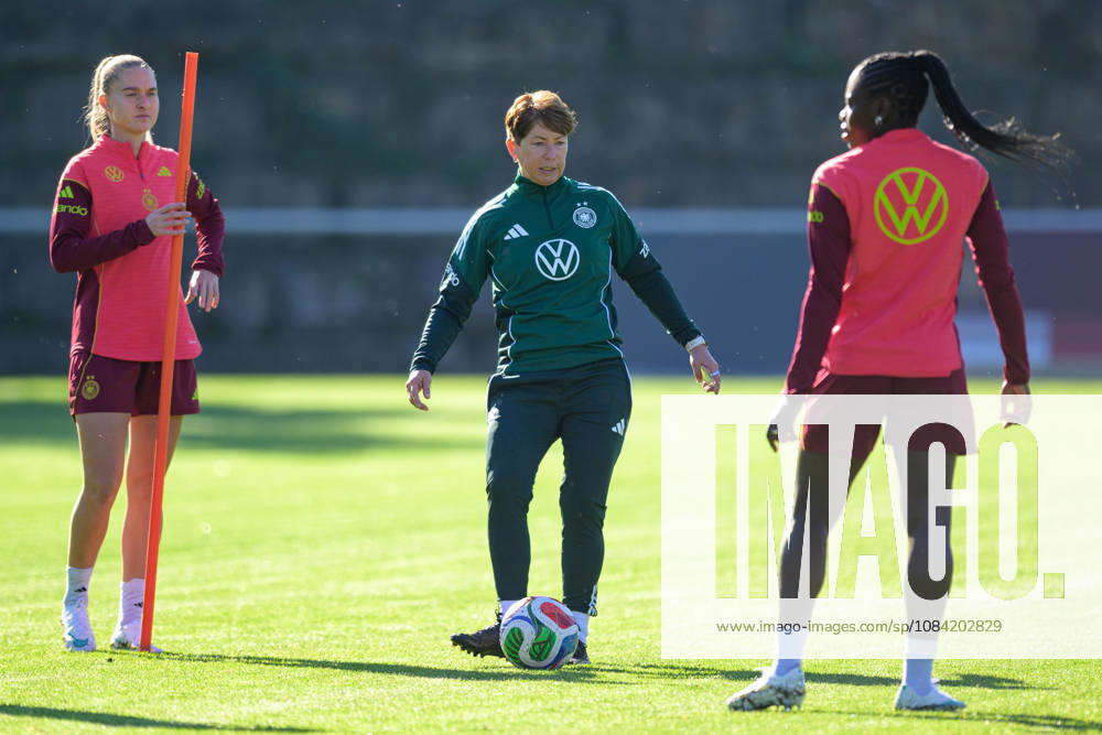 Fußball, Nationalmanschaft, Frauen, 20261006, Fraining DFB Frauen. Im Bild Assistenztrainerin Deutschland Maren Meinert. Eppelheim ASV Eppelheim Baden-Württemberg Deutschland