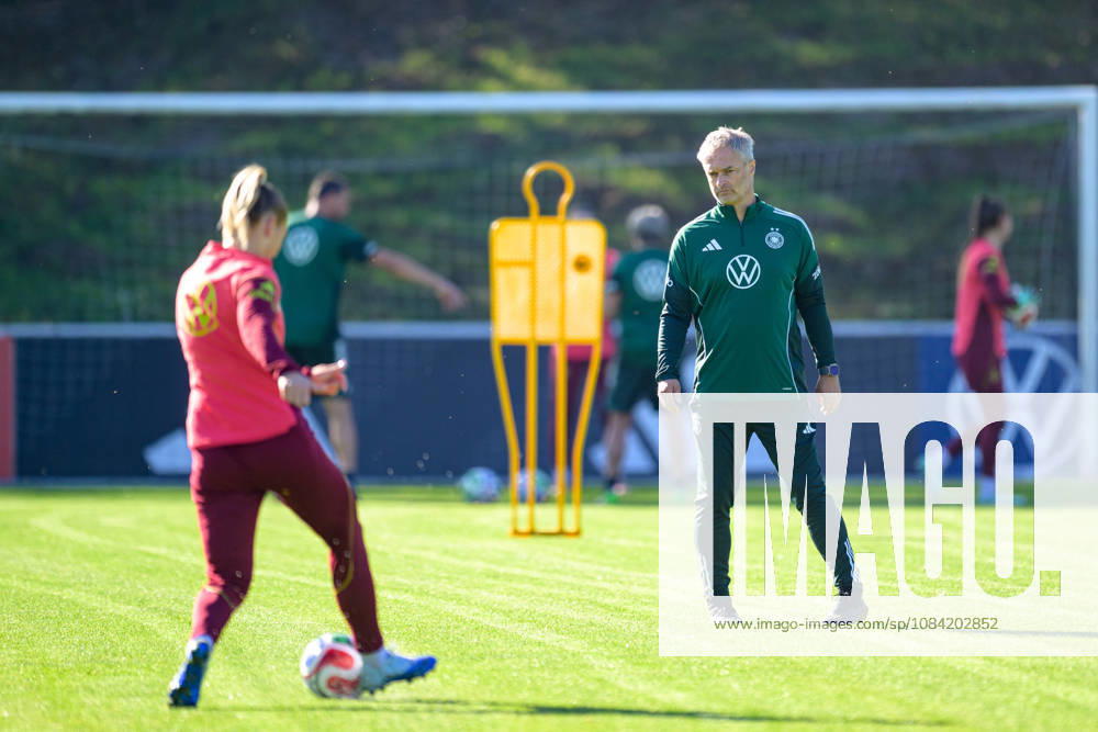 Fußball, Nationalmanschaft, Frauen, 20261006, Fraining DFB Frauen. Im Bild Bundestrainer Deutschland Christian Wück. Eppelheim ASV Eppelheim Baden-Württemberg Deutschland