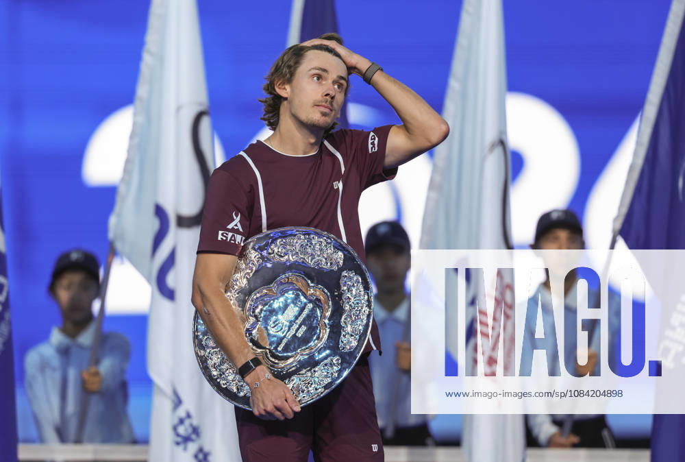 (261006) -- BEIJING, Oct. 6, 2026 -- Runner-up Alex de Minaur of Australia reacts during the awarding ceremony for the men s singles final at 2026 China Open tennis tournament in Beijing, China, Oct. 6, 2026. ) (SP)CHINA-BEIJING-TENNIS-CHINA OPEN-MEN S SINGLES-AWARDING CEREMONY(CN) BaixXuefei