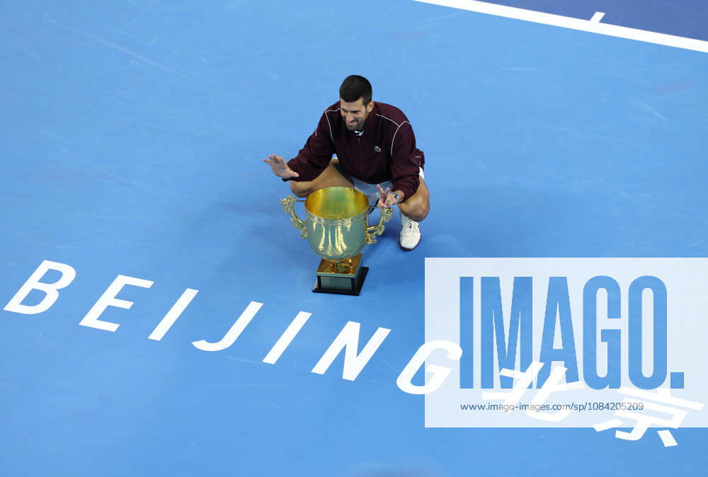 (261006) -- BEIJING, Oct. 6, 2026 -- Winner Novak Djokovic of Serbia gestures during the awarding ceremony for the men s singles final at 2026 China Open tennis tournament in Beijing, China, Oct. 6, 2026. ) (SP)CHINA-BEIJING-TENNIS-CHINA OPEN-MEN S SINGLES-AWARDING CEREMONY(CN) ZhangxChenlin