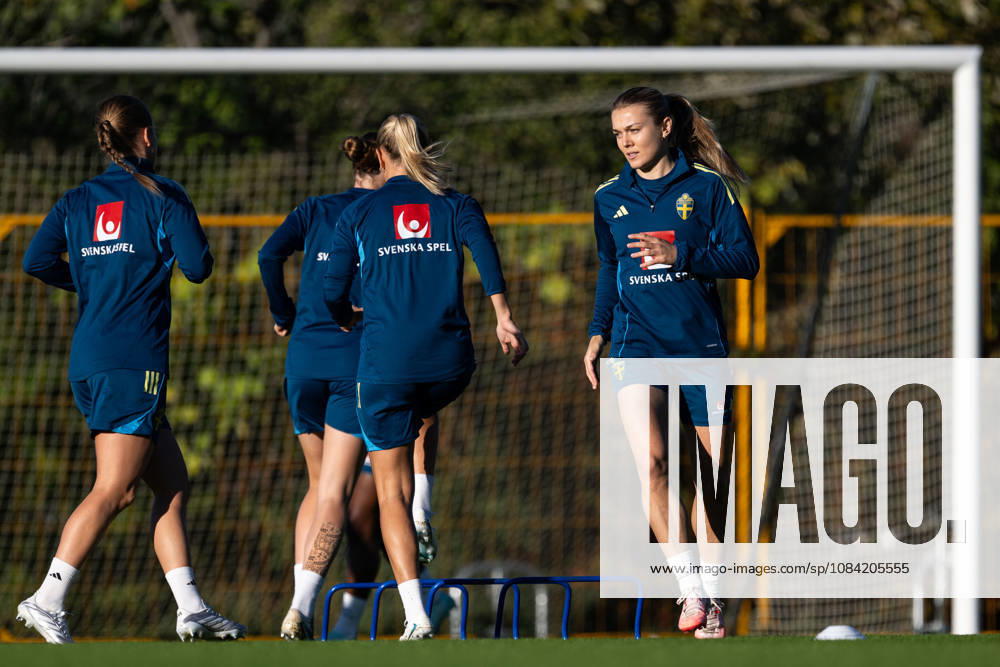 Beata Olsson of the Swedish women s national football team during a training session on October 6, 2026 in Stockholm. Photo: Emma Wallskog BILDBYRAN kod EW EW0714 fotboll football soccer fotball vm-kval kval fifa womens world cup qualifier qualifier träning practice training sverige sweden dam bbeng