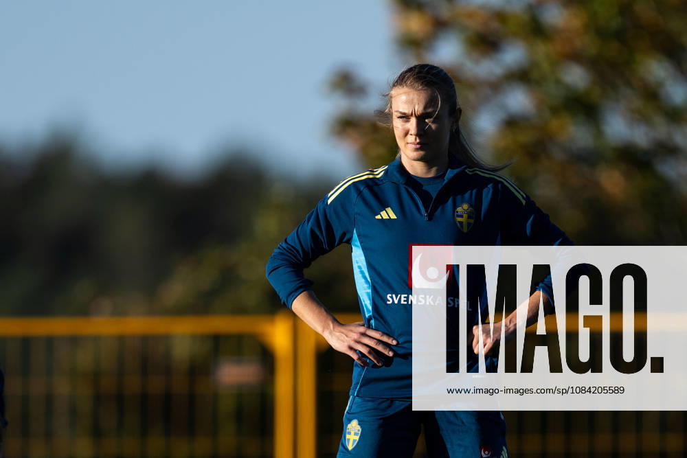 Beata Olsson of the Swedish women s national football team during a training session on October 6, 2026 in Stockholm. Photo: Emma Wallskog BILDBYRAN kod EW EW0714 fotboll football soccer fotball vm-kval kval fifa womens world cup qualifier qualifier träning practice training sverige sweden dam bbeng