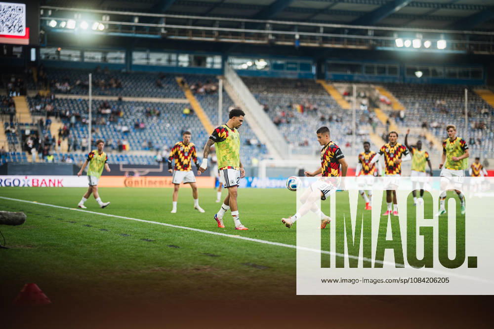 U21, U 21 EM-Qualifikation: Deutschland - Georgien, 06.10.2026 Deutschland macht sich warm, hier Nnamdi Collins (Deutschland, 20), Nicolò Tresoldi (Deutschland, 9); Fußball, EM-Qualifikation U 21, 10. Spieltag: Deutschland vs. Georgien am 06.10.2026, Bielefeld DFB REGULATIONS PROHIBIT ANY USE OF PHOTOGRAPHS AS IMAGE SEQUENCES AND OR QUASI-VIDEO.